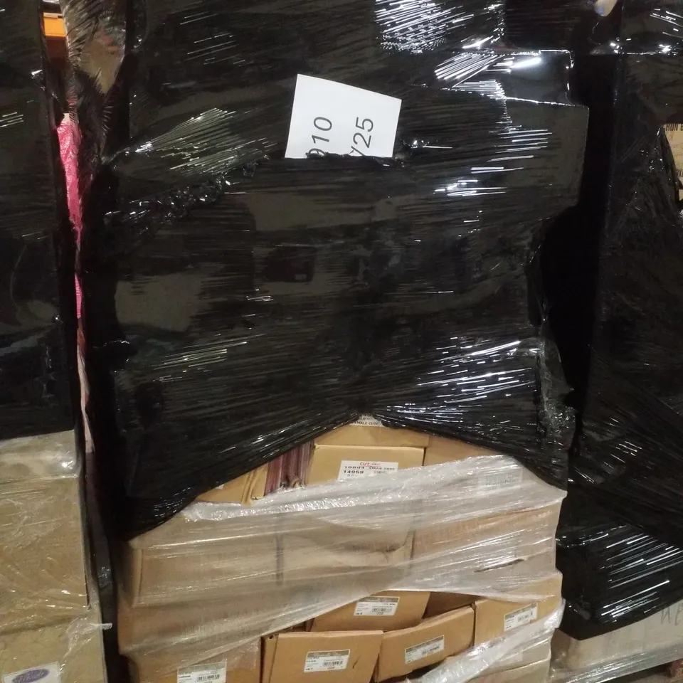 PALLET CONTAINING LARGE QUANTITY OF ASSORTED GREETINGS CARDS