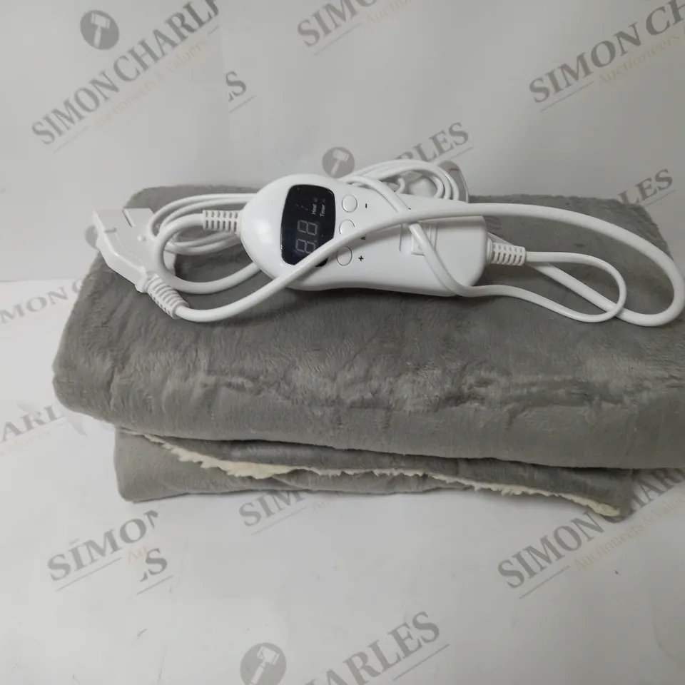 BOXED SUPER POLAR FLEECE HEATED WRAP IN GREY