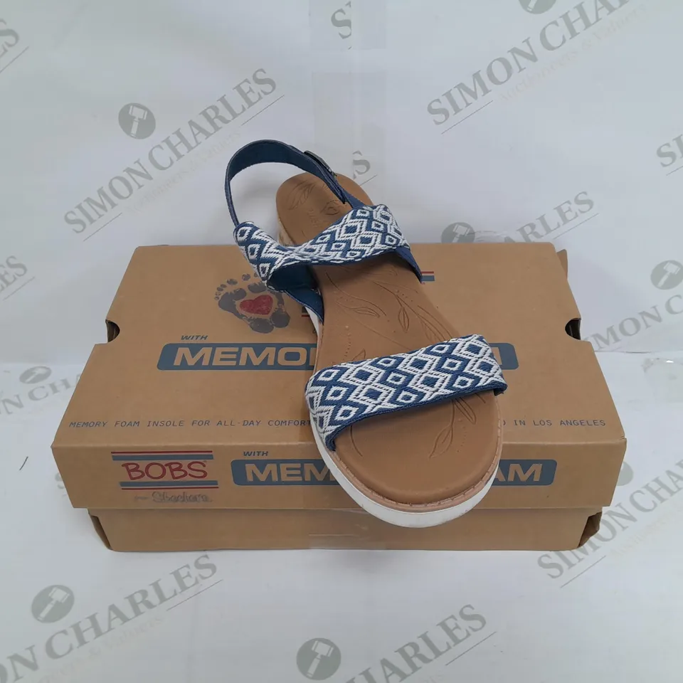 BOXED PAIR OF SKECHERS BEACH KISS OCEAN RUSH WEDGE SANDALS IN NAVY SIZE 6