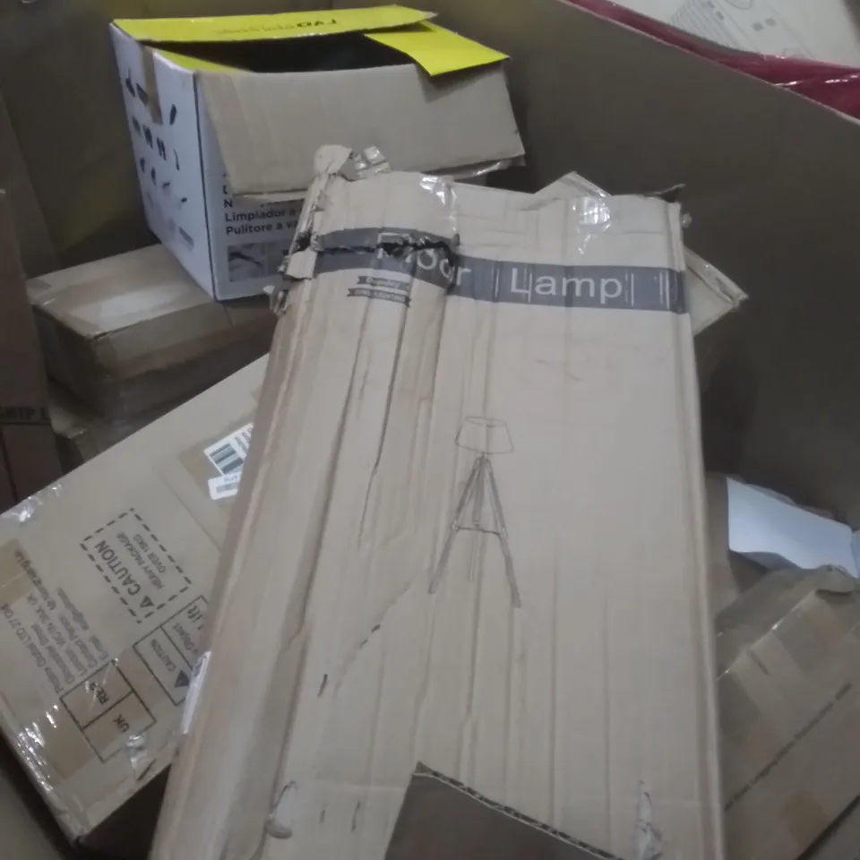 PALLET OF ASSORTED HOUSEHOLD GOODS AND FURNITURE TO INCLUDE;FOLDABLE BATH TUB, CUBICLE TOILET SEAT, CAT LITTER BOX ETC 