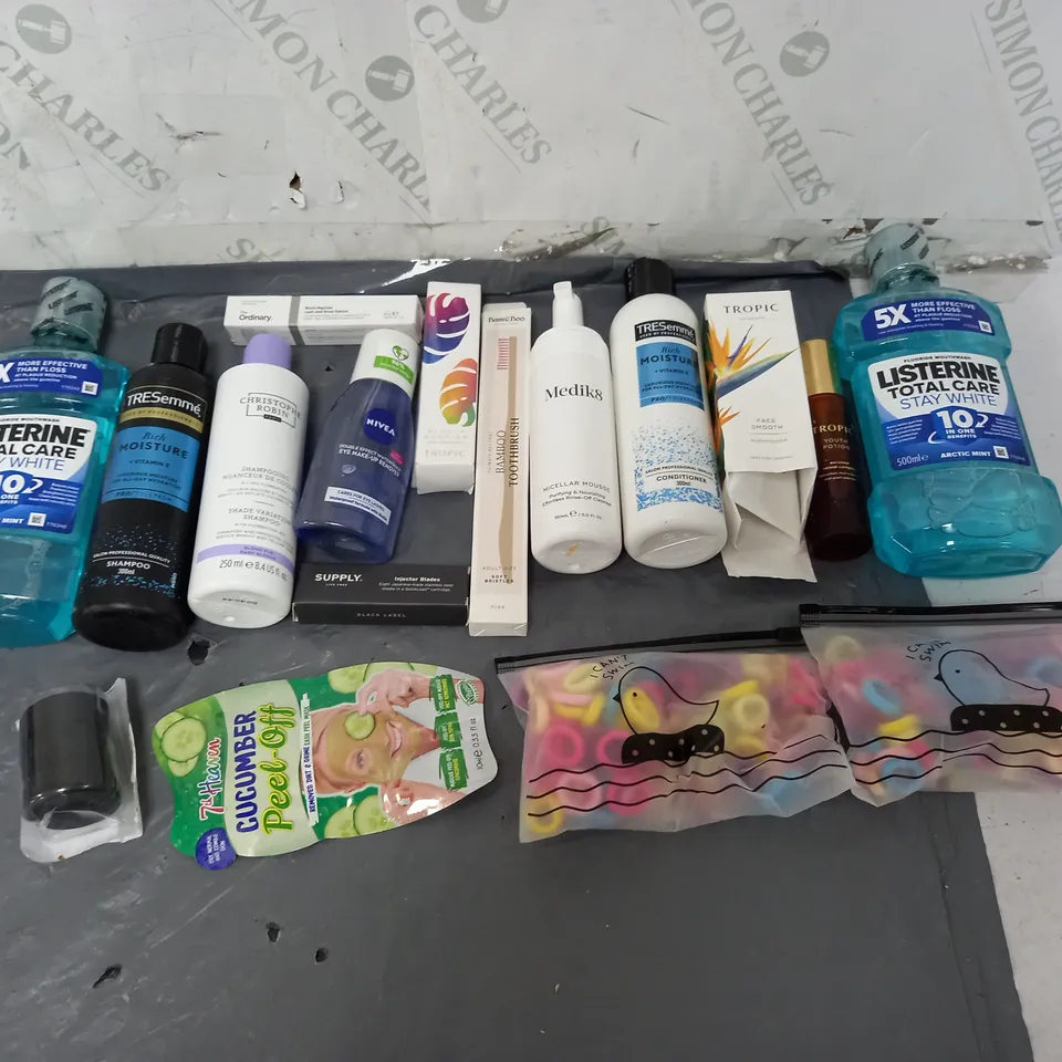 BOX OF APPROXIMATELY 12 ASSORTED COSMETIC ITEMS TO INCLUDE - LISTERINE - TROPIC BEAUTY BOOSTER - EYE MAKE-UP REOMVER ETC.