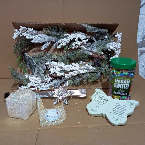 LOT OF 5 ASSORTED HOUSEHOLD ITEMS, TO INCLUDE CHRISTMAS DECORATIONS, VEGAN SWEET JAR & MEMENTO