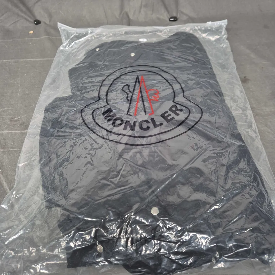 MONCLER BLACK PADDED COAT SIZE UNSPECIFIED 