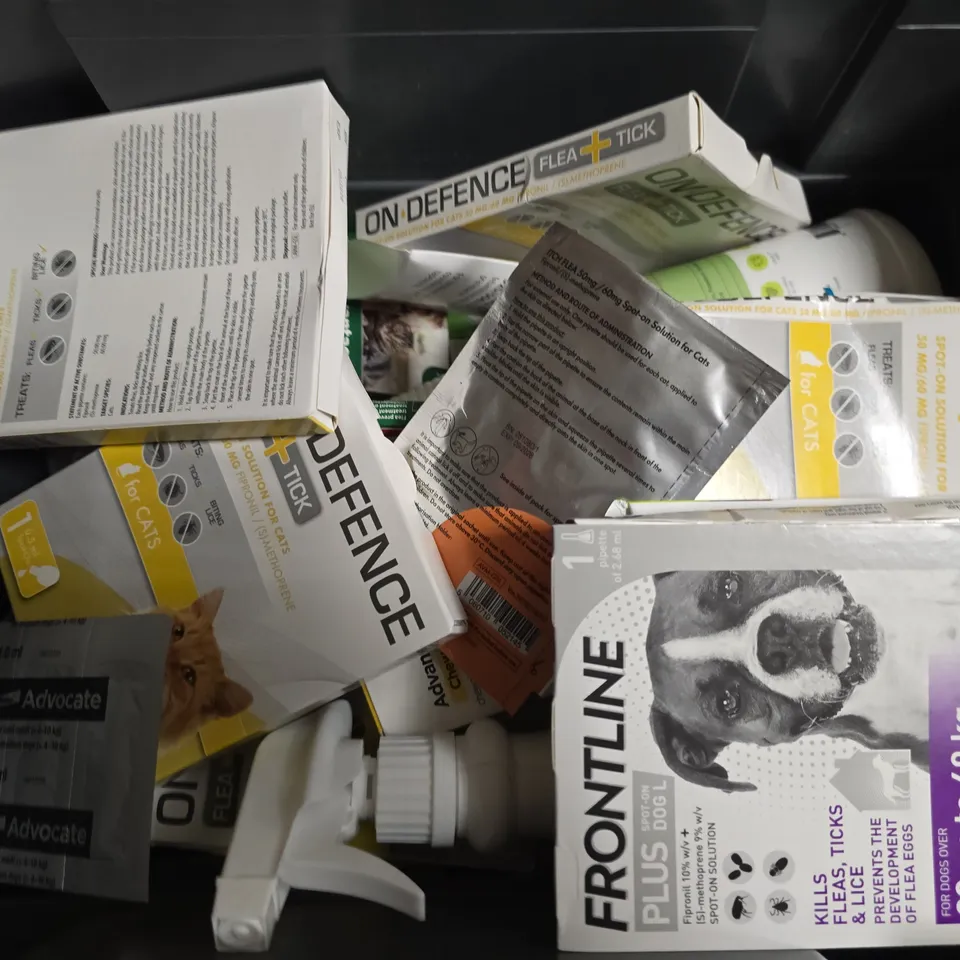 APPROXIMATELY 20 ASSORTED PET CARE PRODUCTS TO INCLUDE INSECT & MITE SPRAY, ON DEFENCE, SERESTO FLEA CONTROL, ETC