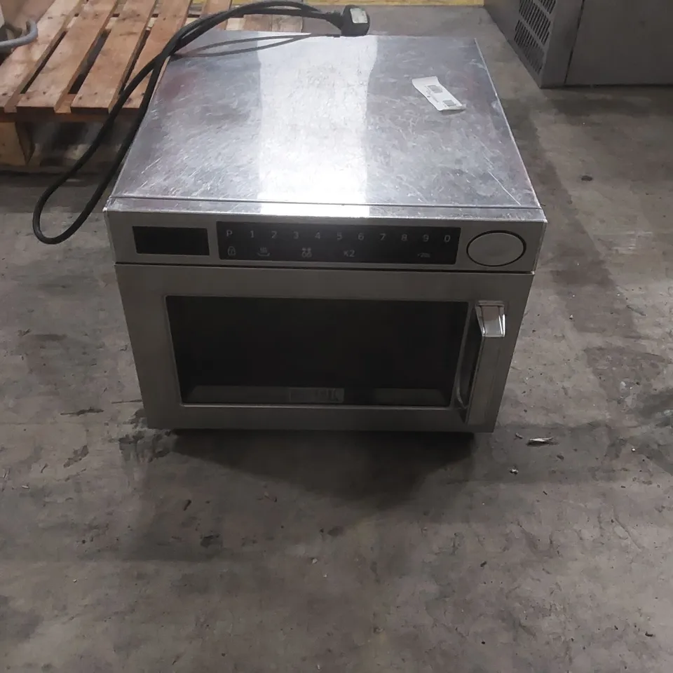 BUFFALO GK640 1850W COMMERCIAL MICROWAVE OVEN