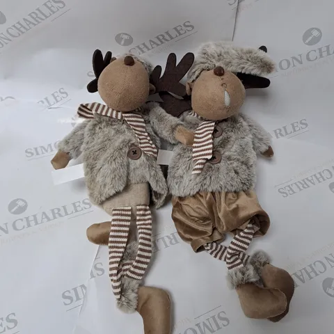 TWO SITTING MOOSE DECOR