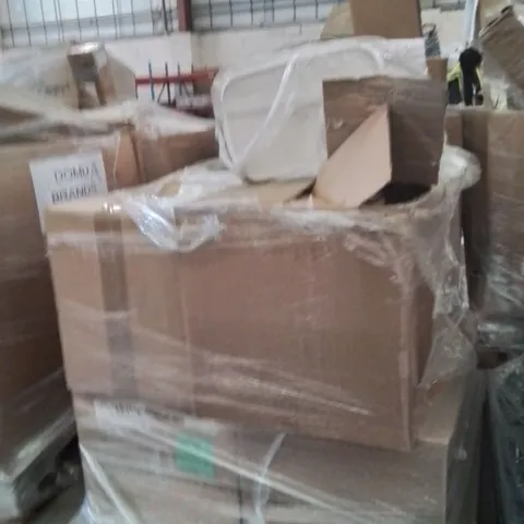 PALLET OF ASSORTED HOUSEHOLD GOODS AND PRODUCTS TO INCLUDE;TRASH CAN,LAUNDRY BASKET,ETC