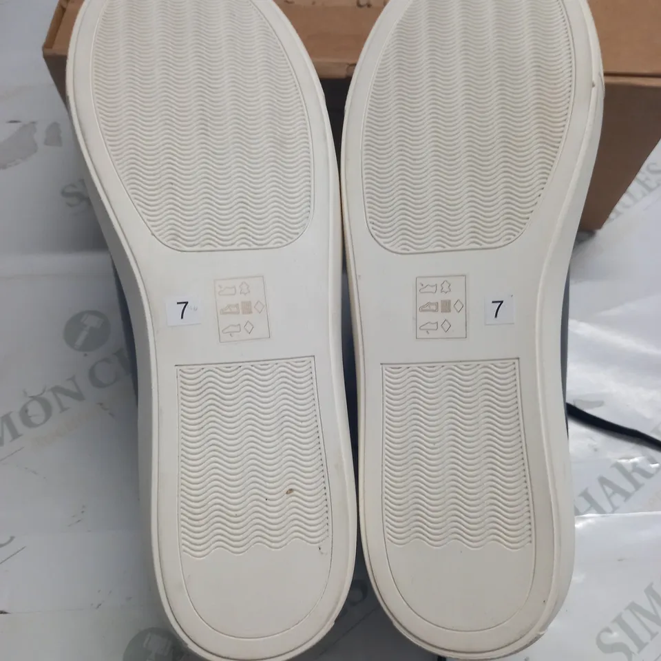 BOXED PAIR OF MAISON DE NIMES LEATHER ZIP SIDE TRAINERS IN BLACK - SIZE 7