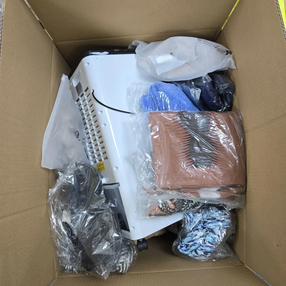 BOX OF APPROXIMATELY 20 ASSORTED ITEMS TO INCLUDE: & MAISI GREEN VEST TOP