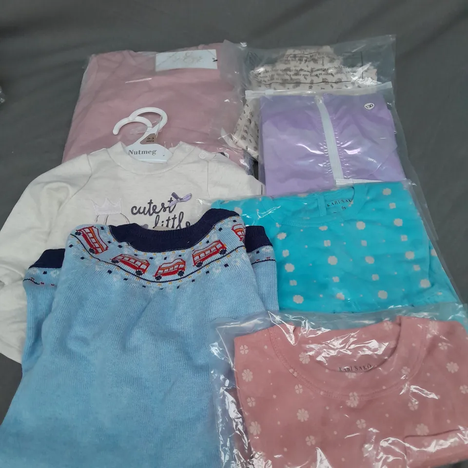 BOX OF APPROXIMATELY 35 ASSORTED KIDS CLOTHING ITEMS TO INCUDE - DRESS, TOPS, BABY CLOTHES, ETC