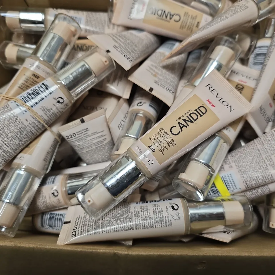 BOX OF APPROXIMATELY 20 ASSORTED HEALTH & BEAUTY ITEMS TO INCLUDE -REVLON CANDID FOUNDATION 220 , REVLON CANDID FOUNDATION 440 