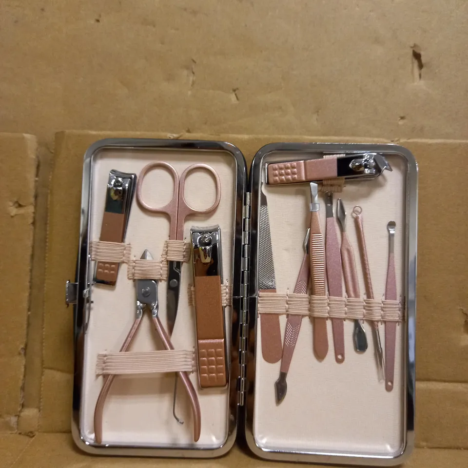 MANICURE SET & NAIL CLIPPER SET