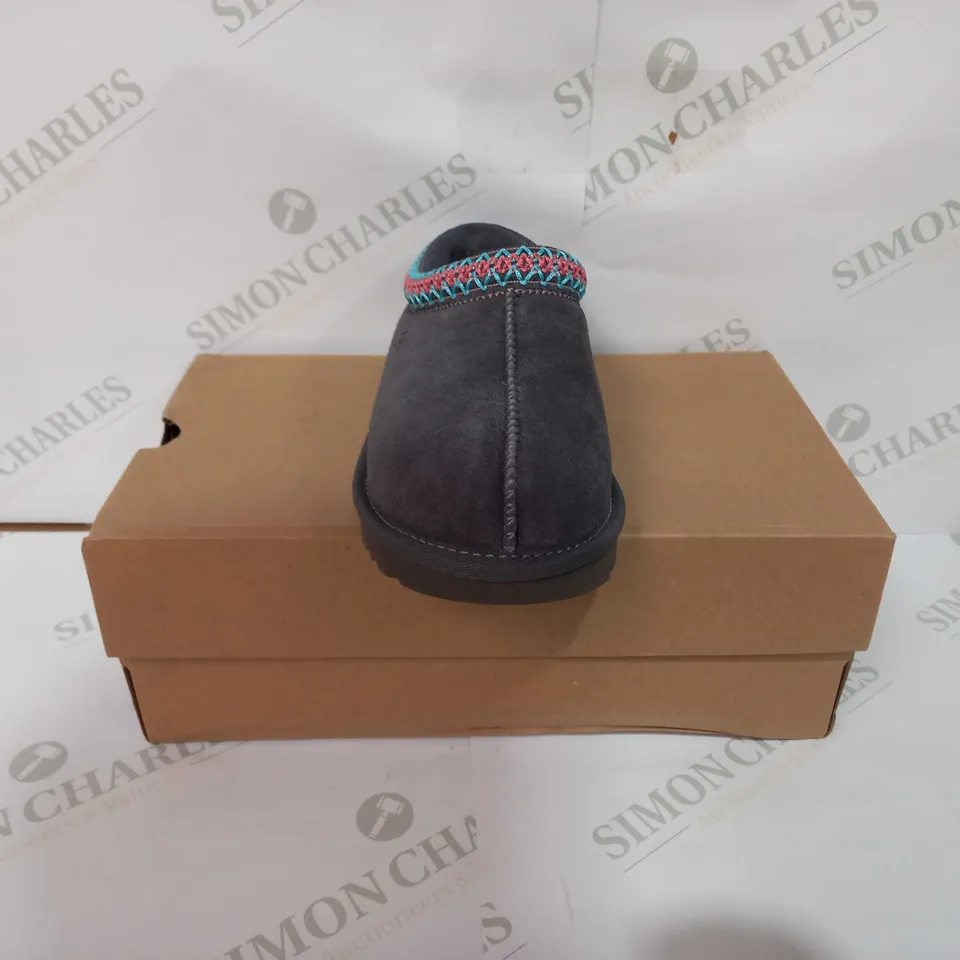 UGG BOOTS TASMAN - UK 4