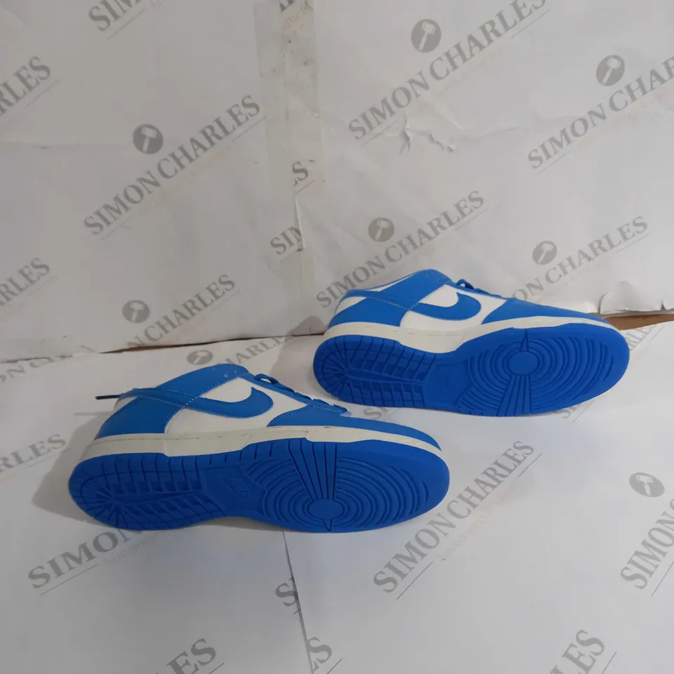 UNBIXED PAIR OF NIKE BLUE DUNKS SIZE 5.5