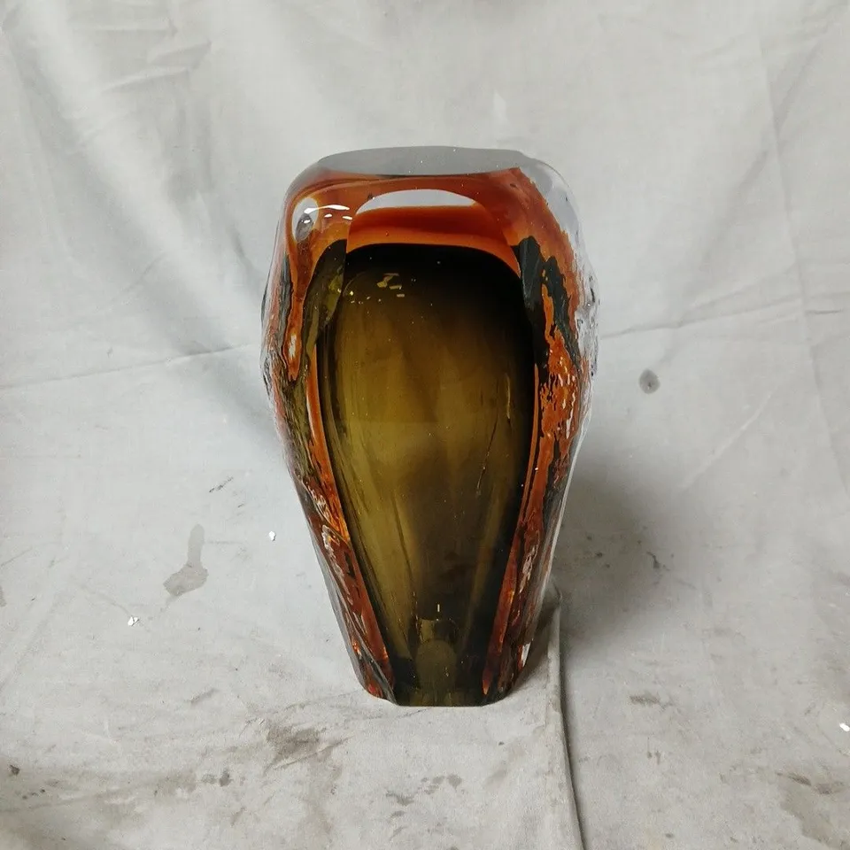 OTTERS BROOK 20CM AMBER GLASS VASE