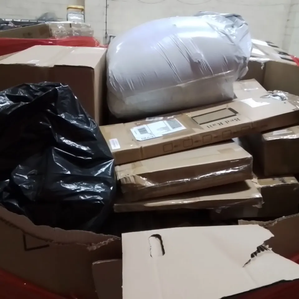 PALLET OF ASSORTED HOUSEHOLD GOODS AND PRODUCTS TO INCLUDE;COMPUTER DESK MAT,CLOCK,BABY POTTY 