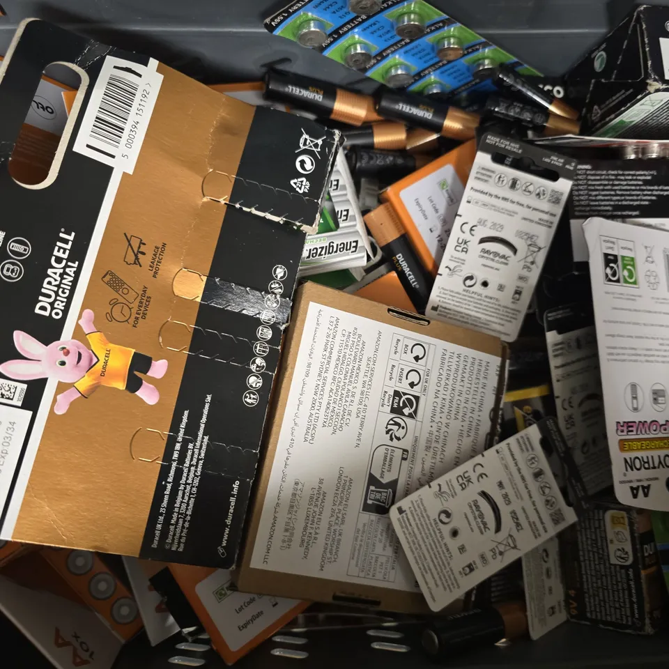 LARGE ASSORTMENT OF BATTERIES TO INCLUDE DURACELL, PANASONIC, BONAI, ETC