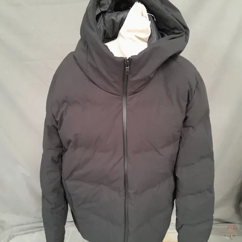UNIQLO HOODED PUFFER JACKET IN BLACK SIZE M