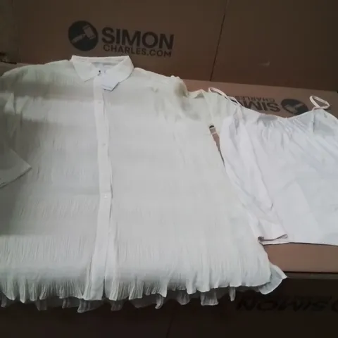 BOXED BRAND NEW APPROXIMATELY 25 JD WILLIAMS IVORY TEXTURED SHIRT SIZE 18