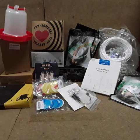 LOT OF APPROXIMATELY 20 ITEMS TO INCLUDE MICROPHONE CABLES LIGHT BULBS MOUSE MAT ECT