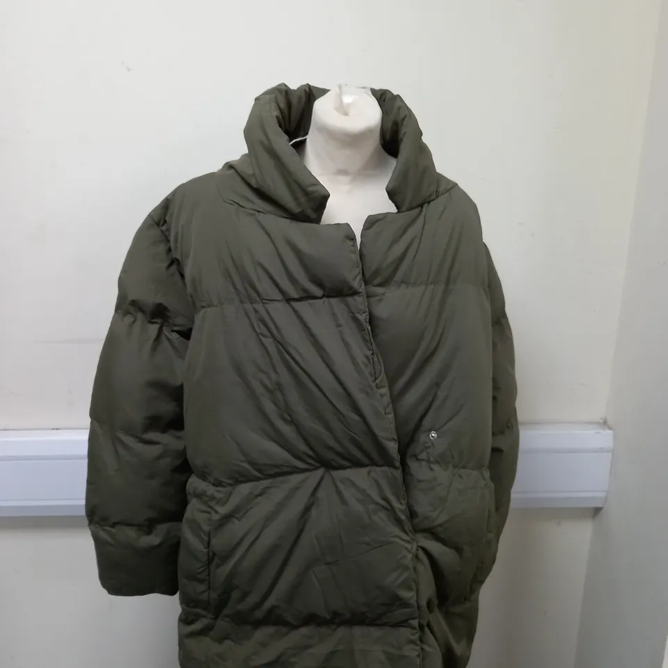 THREADBARE PUFFER COAT SIZE 20