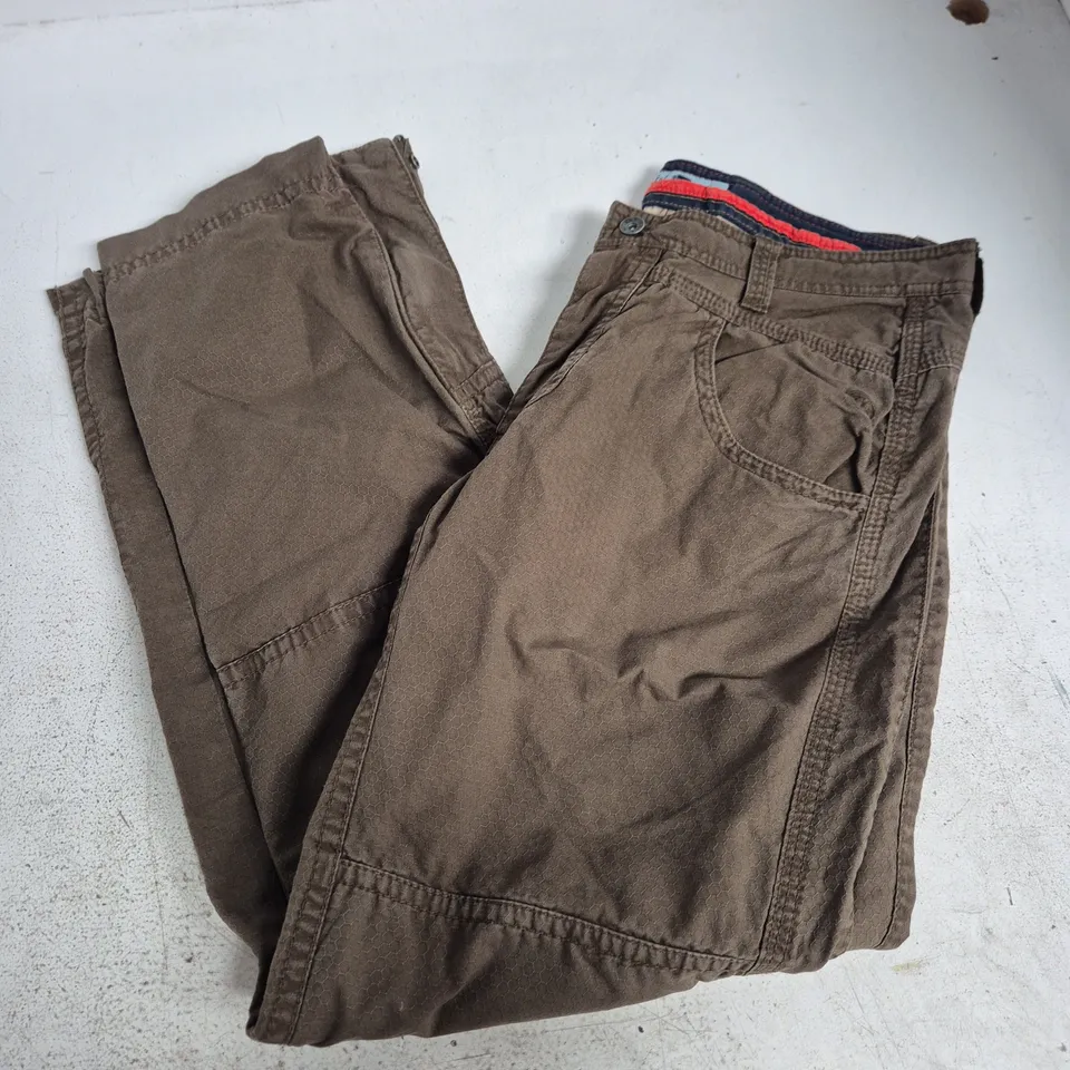FAT FACE MEN'S BROWN CARGO TROUSERS – SIZE 36L