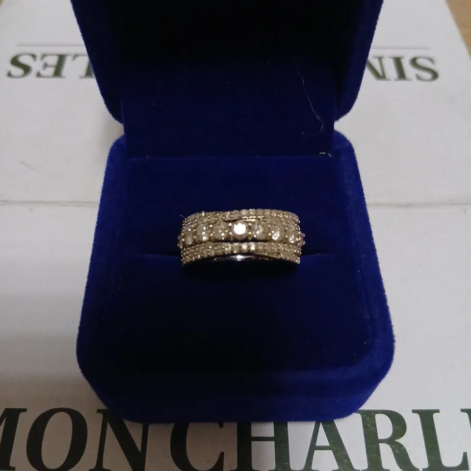 DIAMONIQUE PAVÉ RING IN WHITE GOLD 