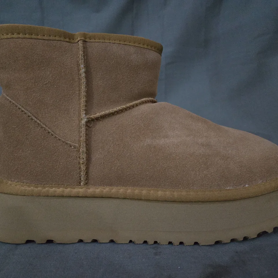 BOXED PAIR OF UGG WOMEN'S TAZZ SHOES IN CHESTNUT UK SIZE 8