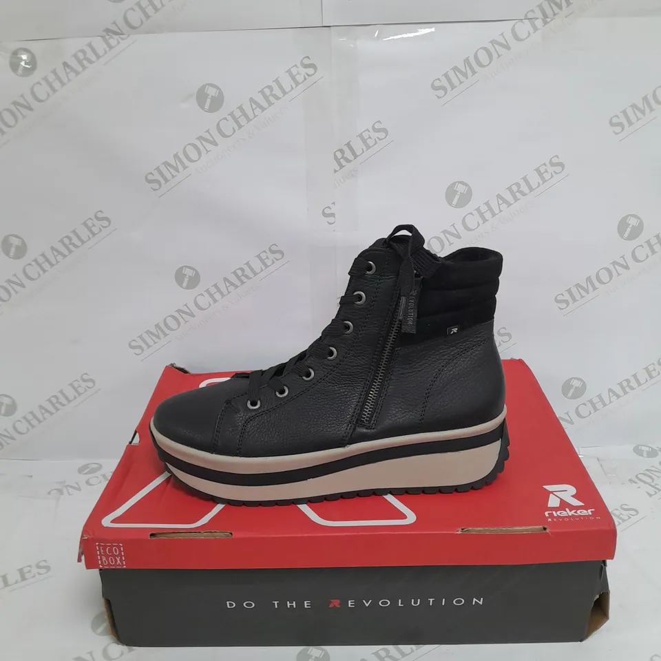 BOXED PAIR OF RIEKER HIGH TOP TRAINERS IN BLACK SIZE 6