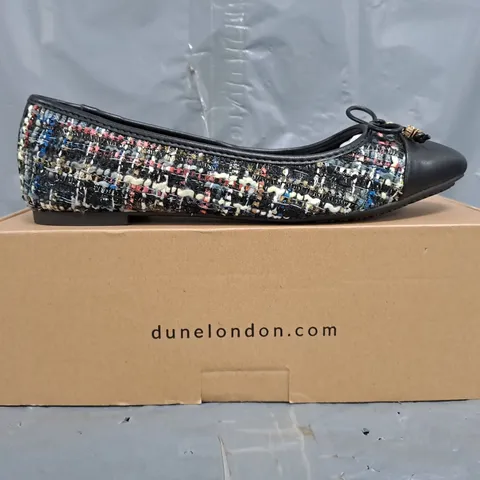 BOXED PAIR OF DUNE LONDON 679 HALLO CHARM TRIM BALLET SHOES IN MULTI-FABRIC SIZE 7