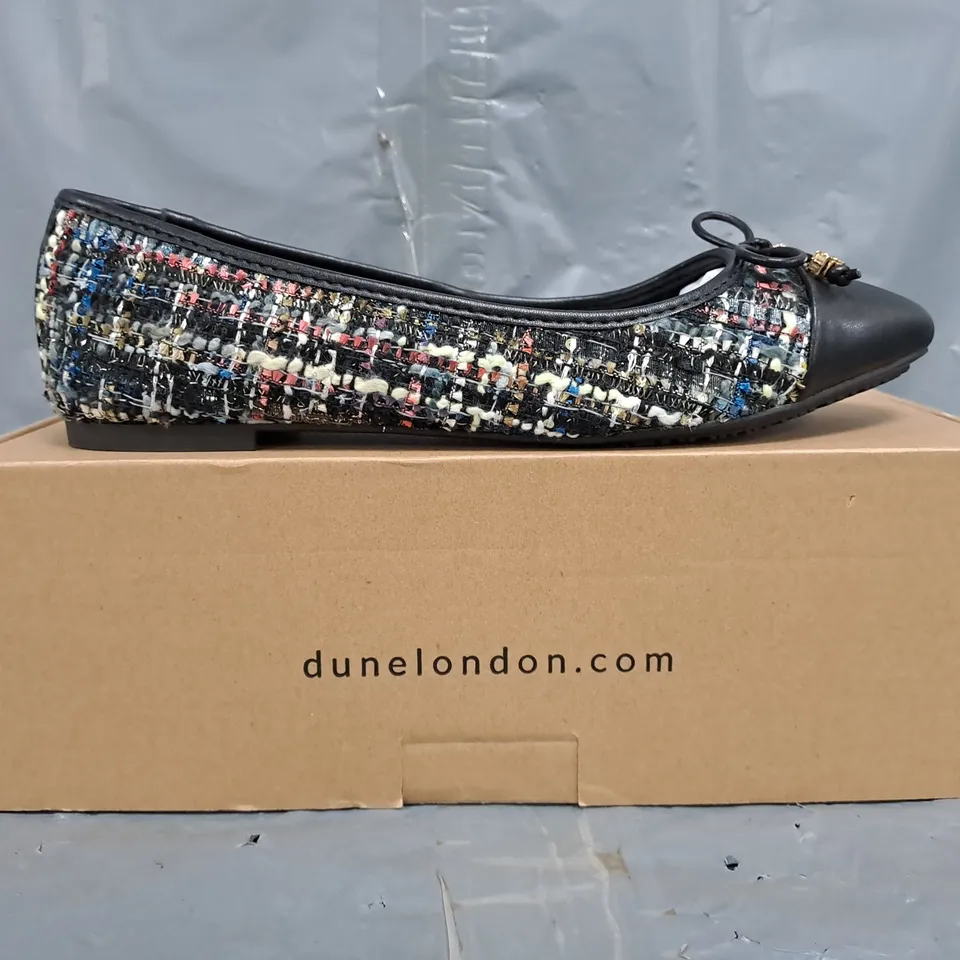 BOXED PAIR OF DUNE LONDON 679 HALLO CHARM TRIM BALLET SHOES IN MULTI-FABRIC SIZE 7
