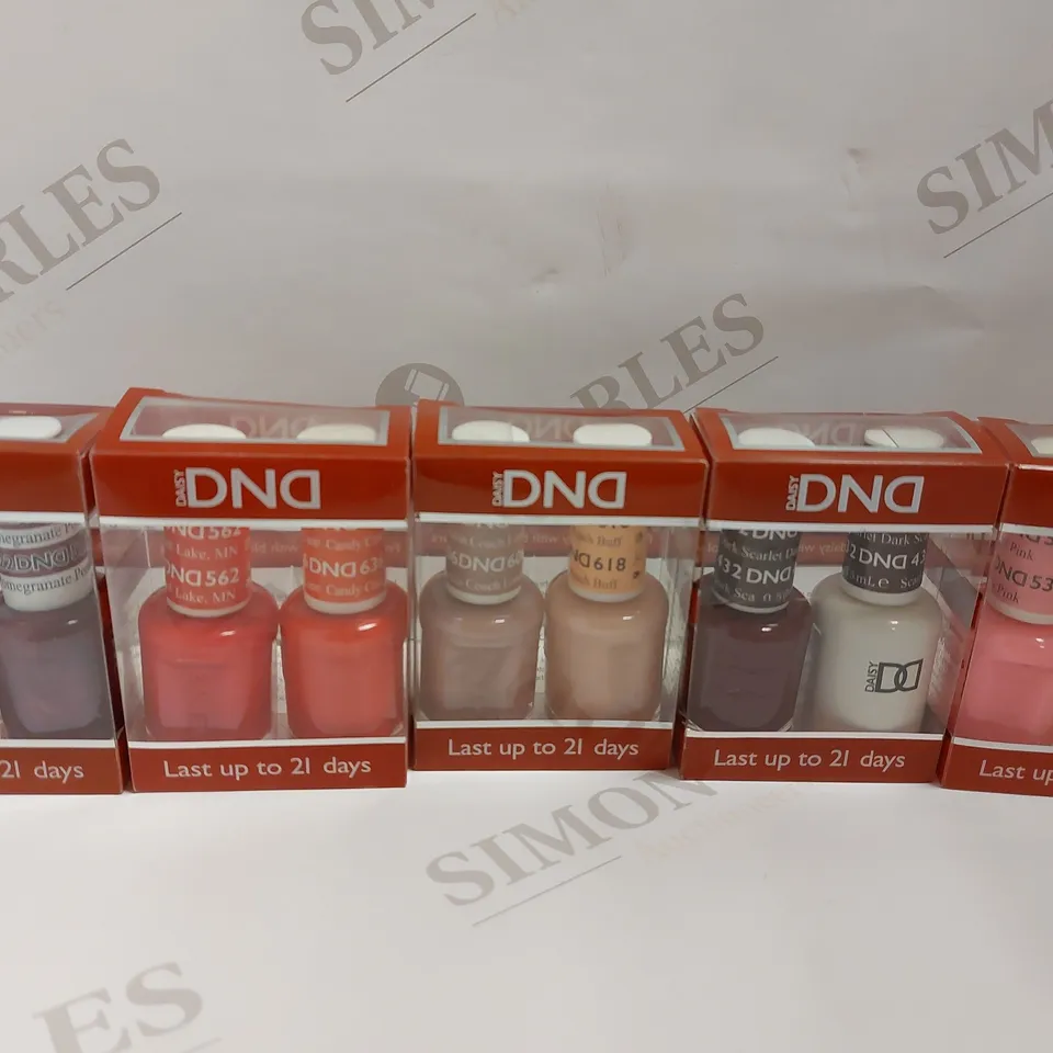 BOX OF APPROX 14 DAISY DND GEL NAIL POLISH IN ASSORTED COLOURS 