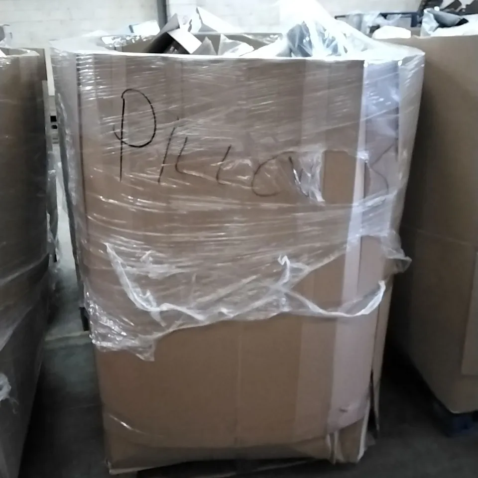PALLET TO CONTAIN A LARGE ASSORTMENT OF PILLOWS AND CUSHIONS // BRANDS MAY VARY