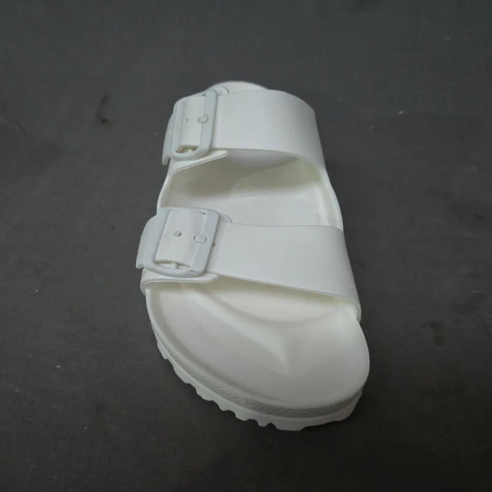 BOXED PAIR OF BIRKENSTOCK ARIZONA EVA OPEN TOE SANDALS IN WHITE UK SIZE 7.5