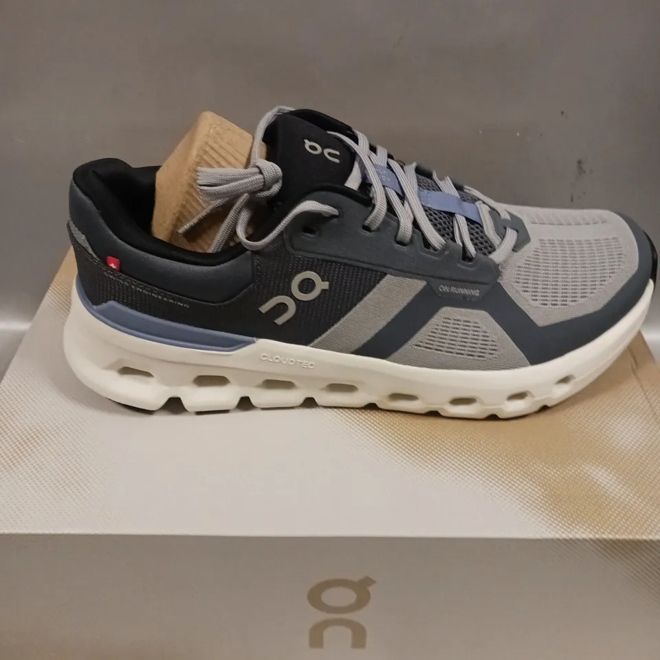 BOXED PAIR OF ON CLOUD CLOUDRUNNER 2 TRAINERS - 10.5