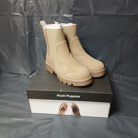 BOXED PAIR OF HUSH PUPPIES ADELINE WOMENS BOOTS IN SAND - UK 3