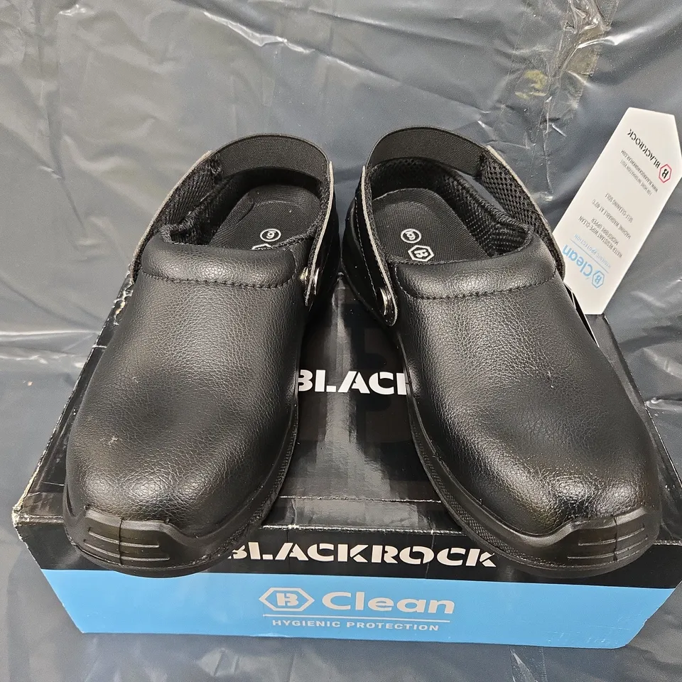BOXED PAIR OF BLACKROCK SRC CLOGS IN BLACK - UK 6