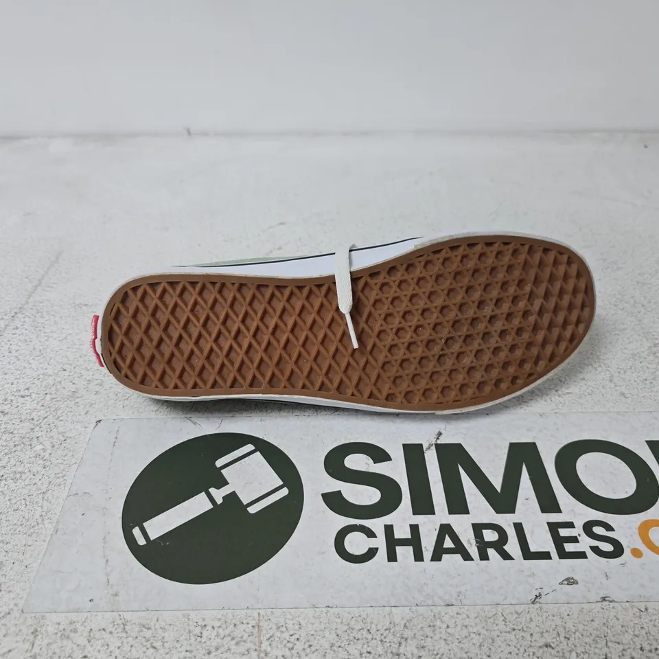 VANS OFF THE WALL TRAINERS – SAGE GREEN SUEDE UK 10.5