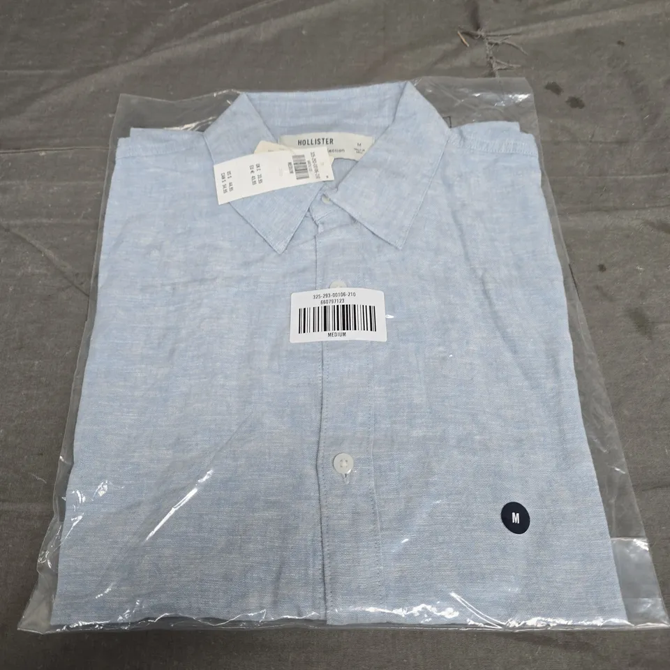 BAGGED HOLLISTER BUTTON SHIRT - SIZE M