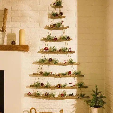 BOXED NEO WOODEN HANGING WALL CHRISTMAS TREE