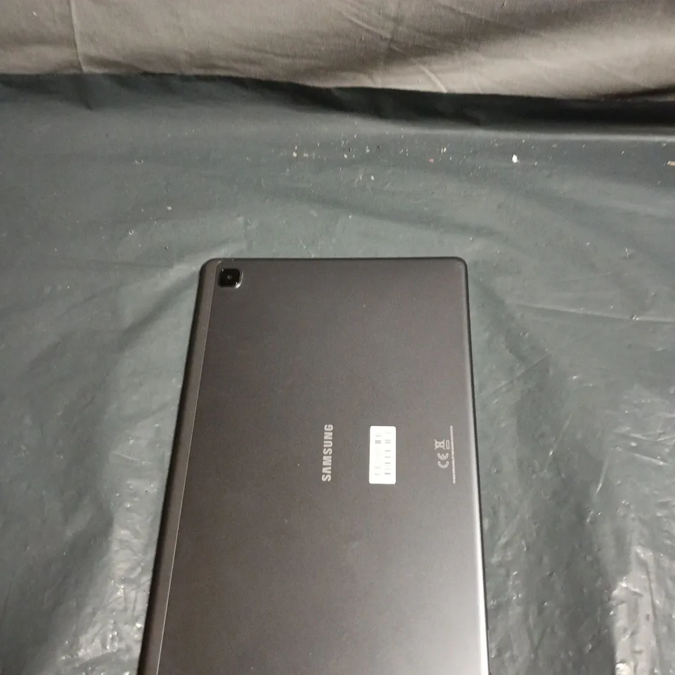 SAMSUNG GALAXY TAB A7 TABLET – BLACK - POWERS ON - DAMAGE TO SCREEN 