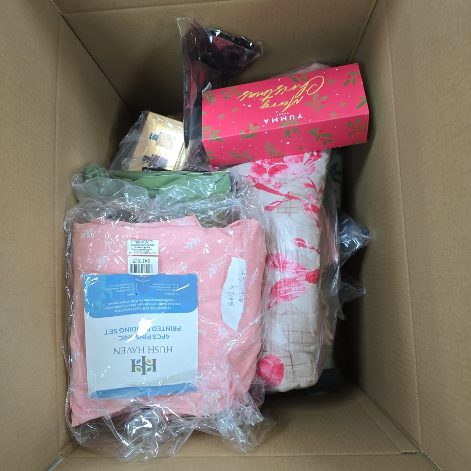 LARGE QUANTITY OF ASSORTED ITEMS TO INCLUDE BENCH MENS T-SHIRT, LADIES PURSE, BATTERY POWERED LAMP, ETC - COLLECTION ONLY