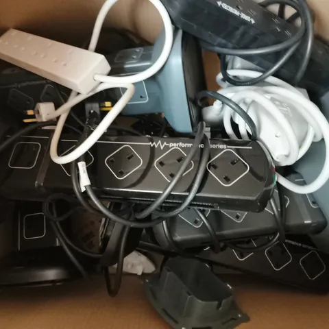 BOX OF APPROXIMATELY 8 ASSORTED HOUSEHOLD ITEMS TO INCLUDE EXTENSION CABLES, ETC