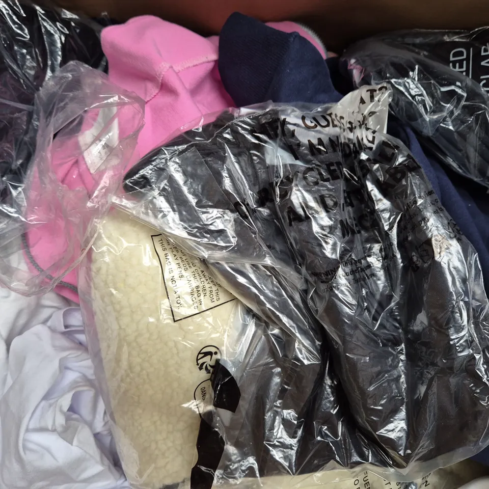 BOX OF APPROXIMATELY 20 ASSORTED CLOTHING AND FASHION ITEMS IN VARIOUS STYLES, SIZES, AND COLOURS - COLLECTION ONLY