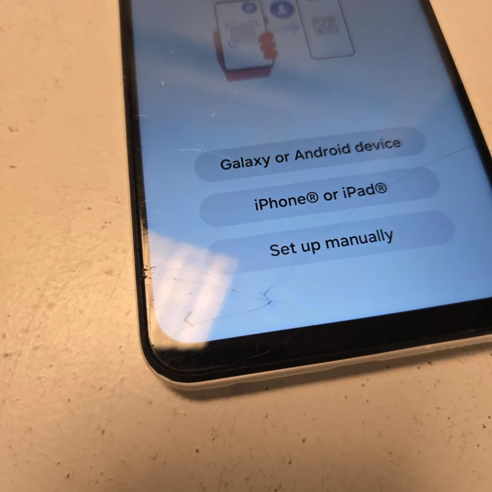 SAMSUNG GALAXY SMARTPHONE – WHITE SMALL CRACK ON SCREEN