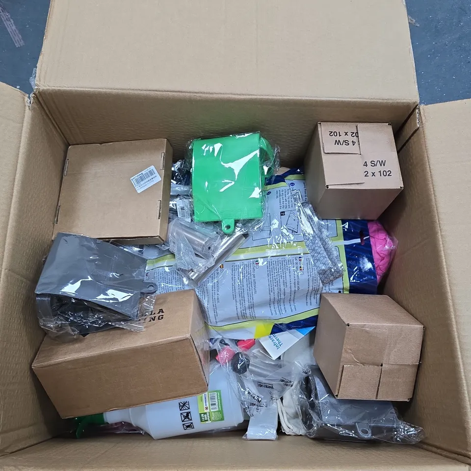 BOX OF APPROXIMATELY 15 ASSORTED HOUSEHOLD ITEMS TO INCLUDE SALAH GUIDED PRAYER MAT, VALUEAID ADHESIVE WOUND DRESSINGS AND A MATCHA FUEL STIRRING MUG