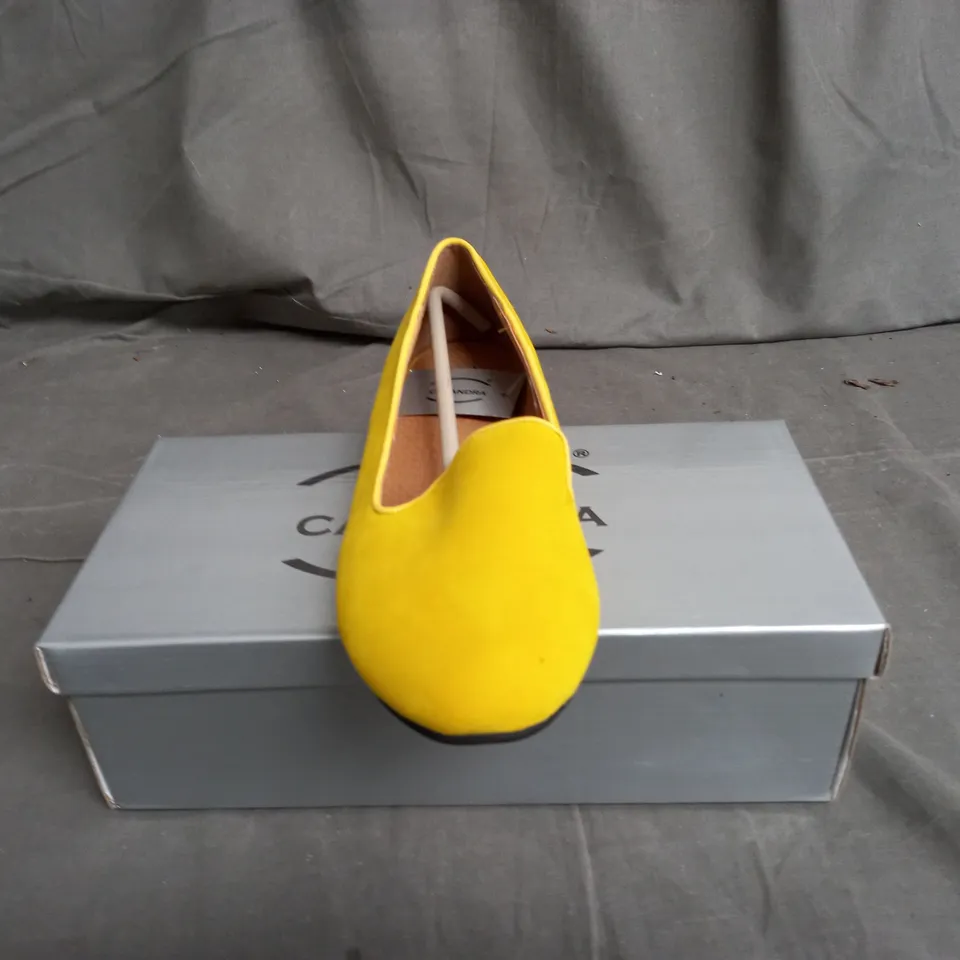 BOX OF APPROXIMATELY 12 PAIRS OF WOMENS FAUX SUEDE SLIP ON SHOES IN VARIOUS SIZES