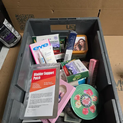 TOTE OF APPROXIMATELY 20 ASSORTED COSMETICS TO INCLUDE: SEA SALT SPRAY 