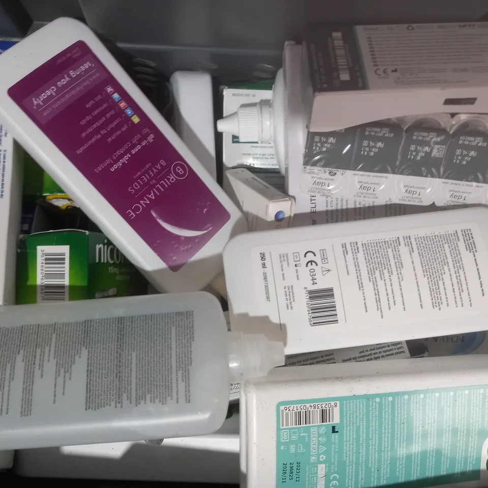 APPROXIMATELY 20 ASSORTED HOUSEHOLD ITEMS TO INCLUDE ACUVUE MOIST CONTACT LENSES, PRECISION 1 CONTACT LENSES, ETC