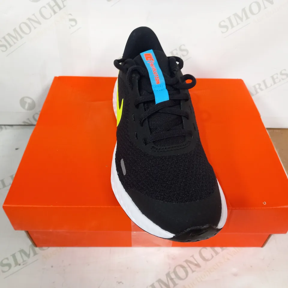BOXED PAIR OF NIKE REVOLUTION 5 SHOES IN BLACK/LIME/BLUE UK SIZE 3.5